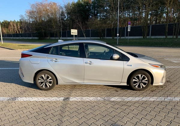 Toyota Prius cena 79000 przebieg: 79000, rok produkcji 2018 z Łomianki małe 667